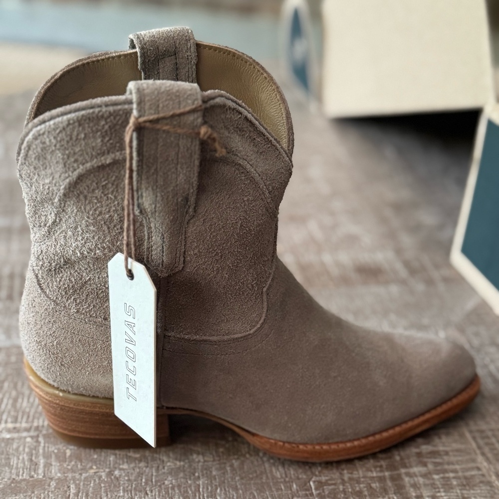 The Lucy- TECOVAS WOMEN'S BOOT- GRAY SUEDE